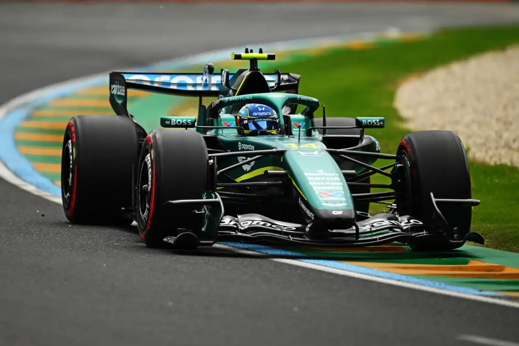 Alonso elmondta, mikor adhatja fel az Aston Martin az Ausztrál Nagydíjat