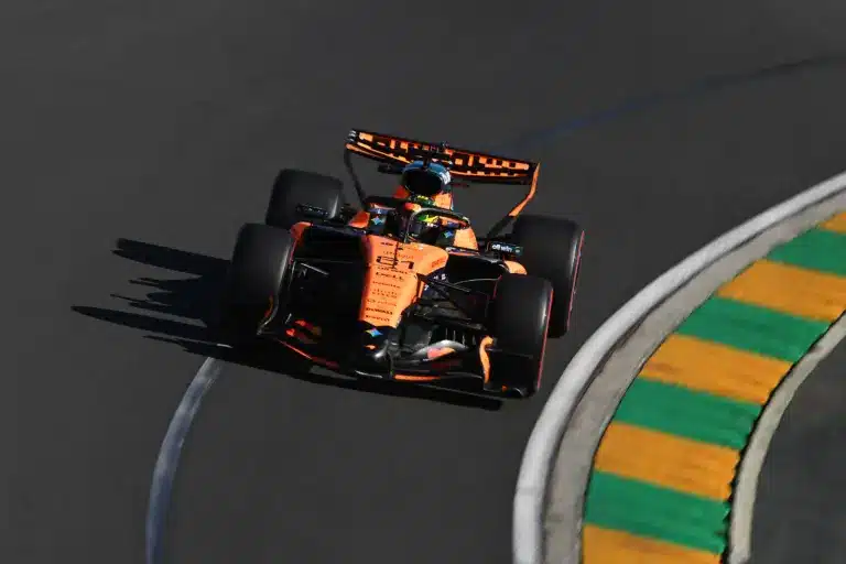 Piastri és Zak Brown kapcsolatát erősítették a nehézségek