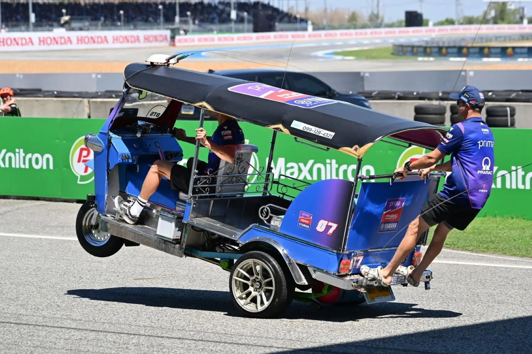 Így zajlott a MotoGP talán legélvezetesebb pilótaparádéja (galéria, videó)