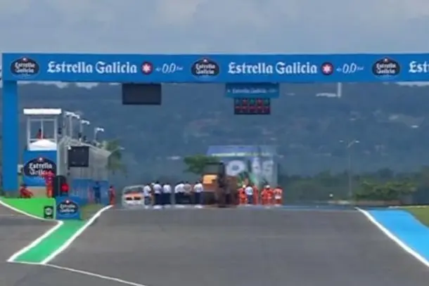 Beszakadt a pálya, elhalasztották a Brazil Nagydíj időmérőit