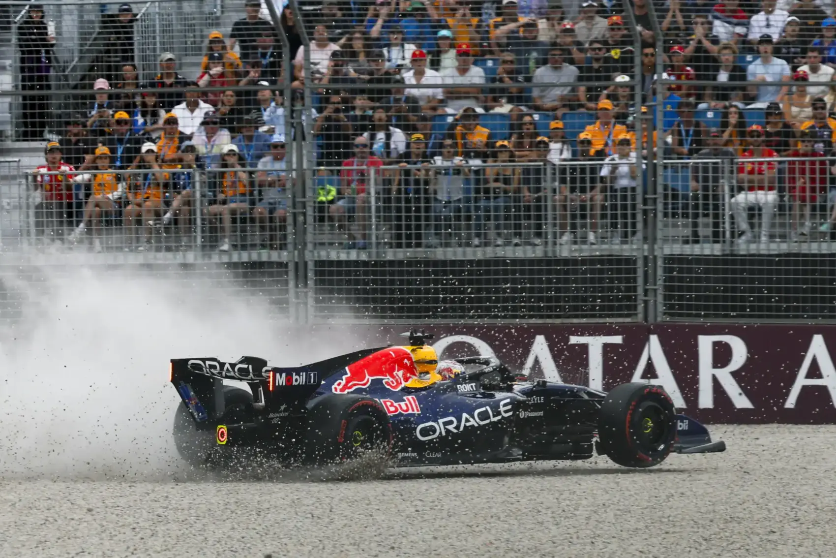 A Mercedes mindenkit agyonvert, Verstappen összetörte a Red Bullt az év első F1-es időmérőjén