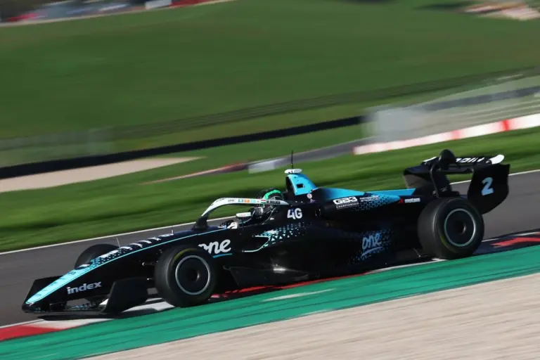 Molnár Martin pályacsúccsal kezdett, repkedtek a jobbnál jobb köridők Silverstone-ban