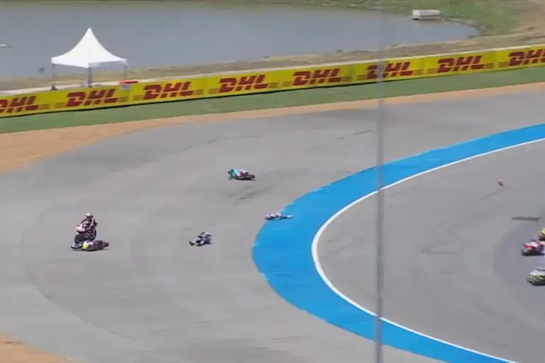 Elütötték Alonsót a Moto2-es futamon, González nyerte a többször is félbeszakított versenyt