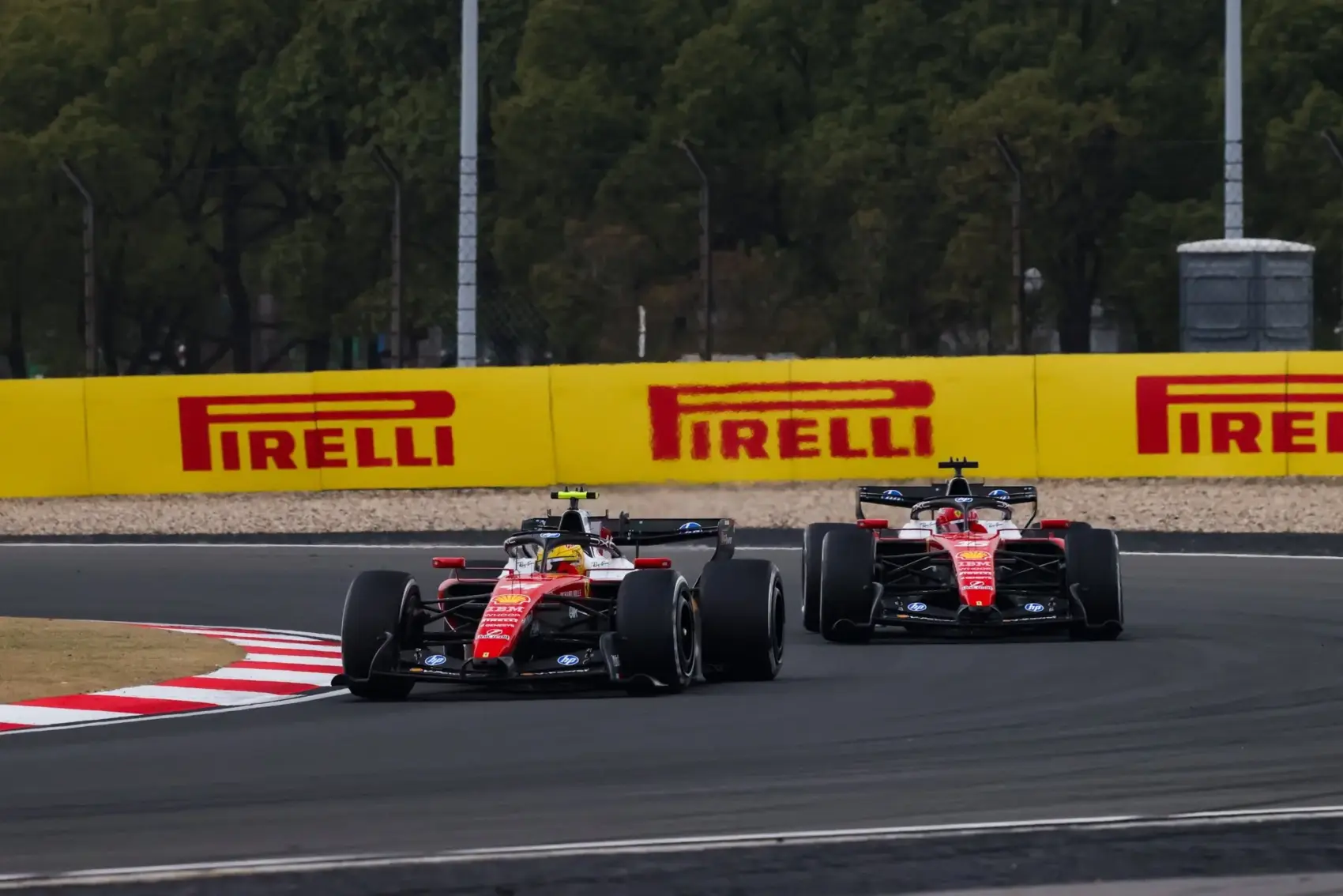 Leclerc Hamiltonról: jobban megérdemelte nálam a dobogót, boldog vagyok miatta