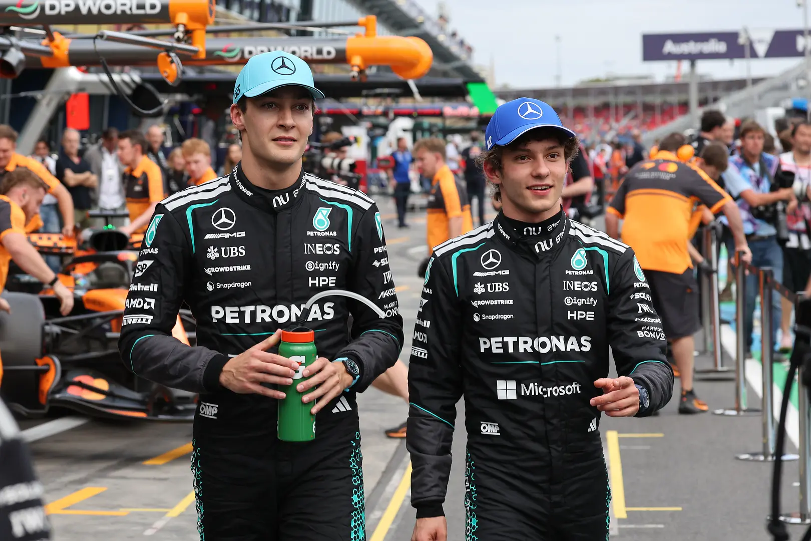 Russell örül, hogy nem törte össze magát; Leclerc szerint nem a taktikán múlt a Ferrari ausztráliai győzelme