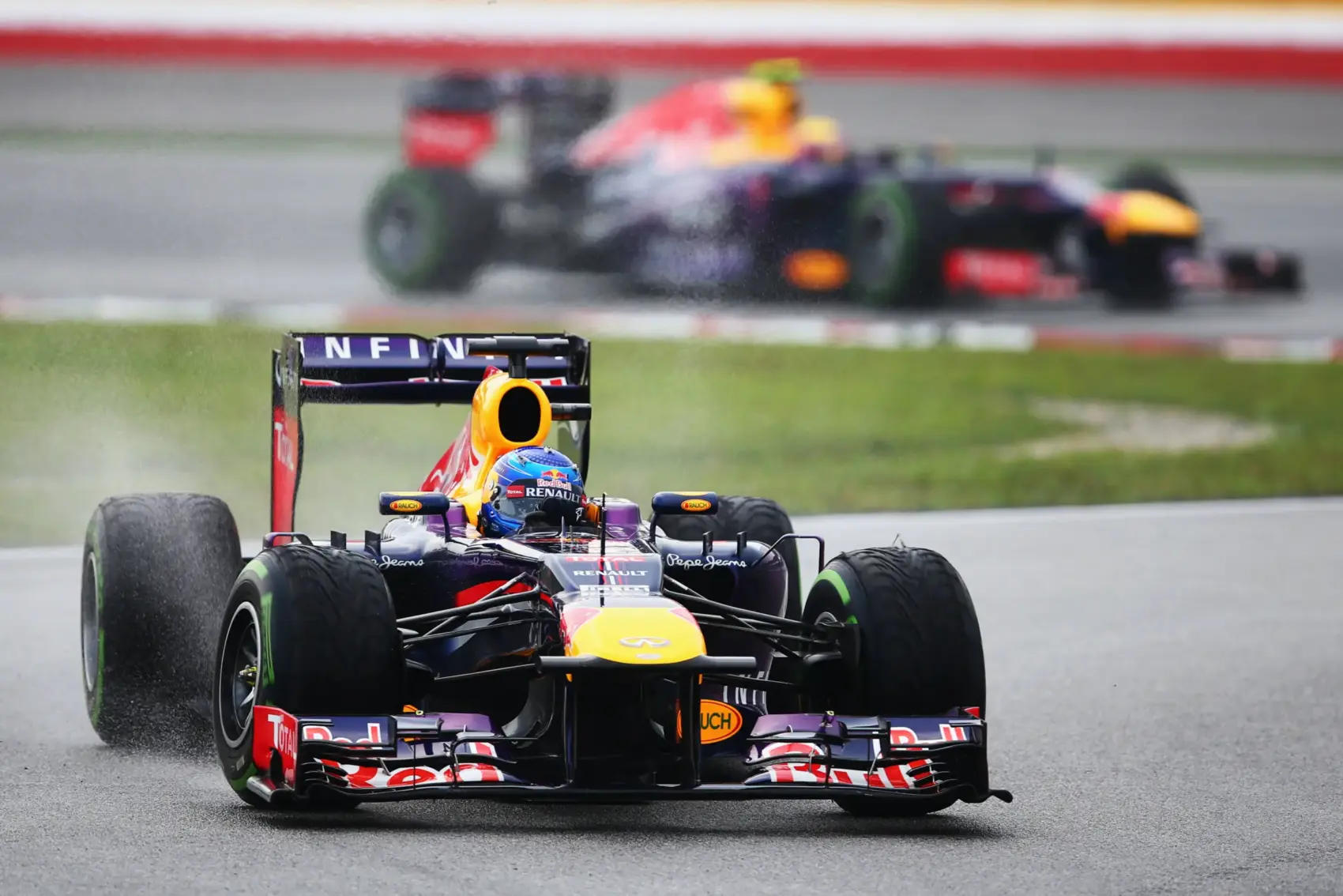Vettel bosszút állt, majd ügyvéddel fenyegette a Red Bullt