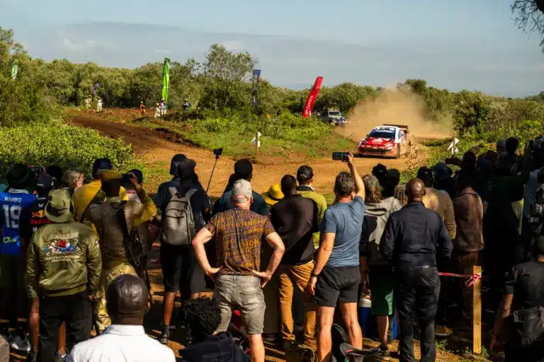 A Toyoták diktálták a tempót péntek délelőtt Kenyában, szorosabb lett az élmezőny