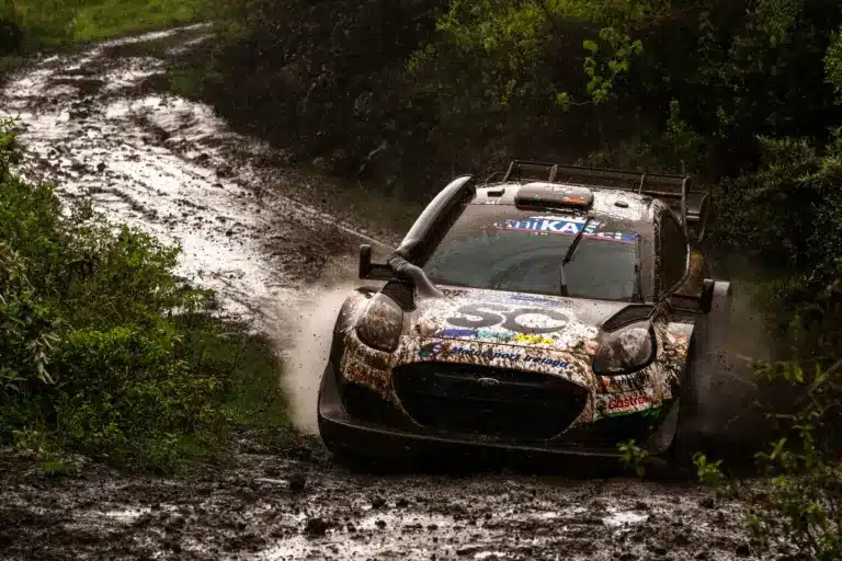 Bajba került Armstrong, Ogier tovább támadott