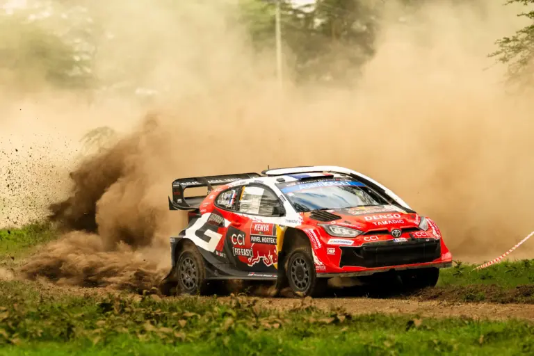 Ogier vezet vasárnap, Katsuta óvatos Kenyában