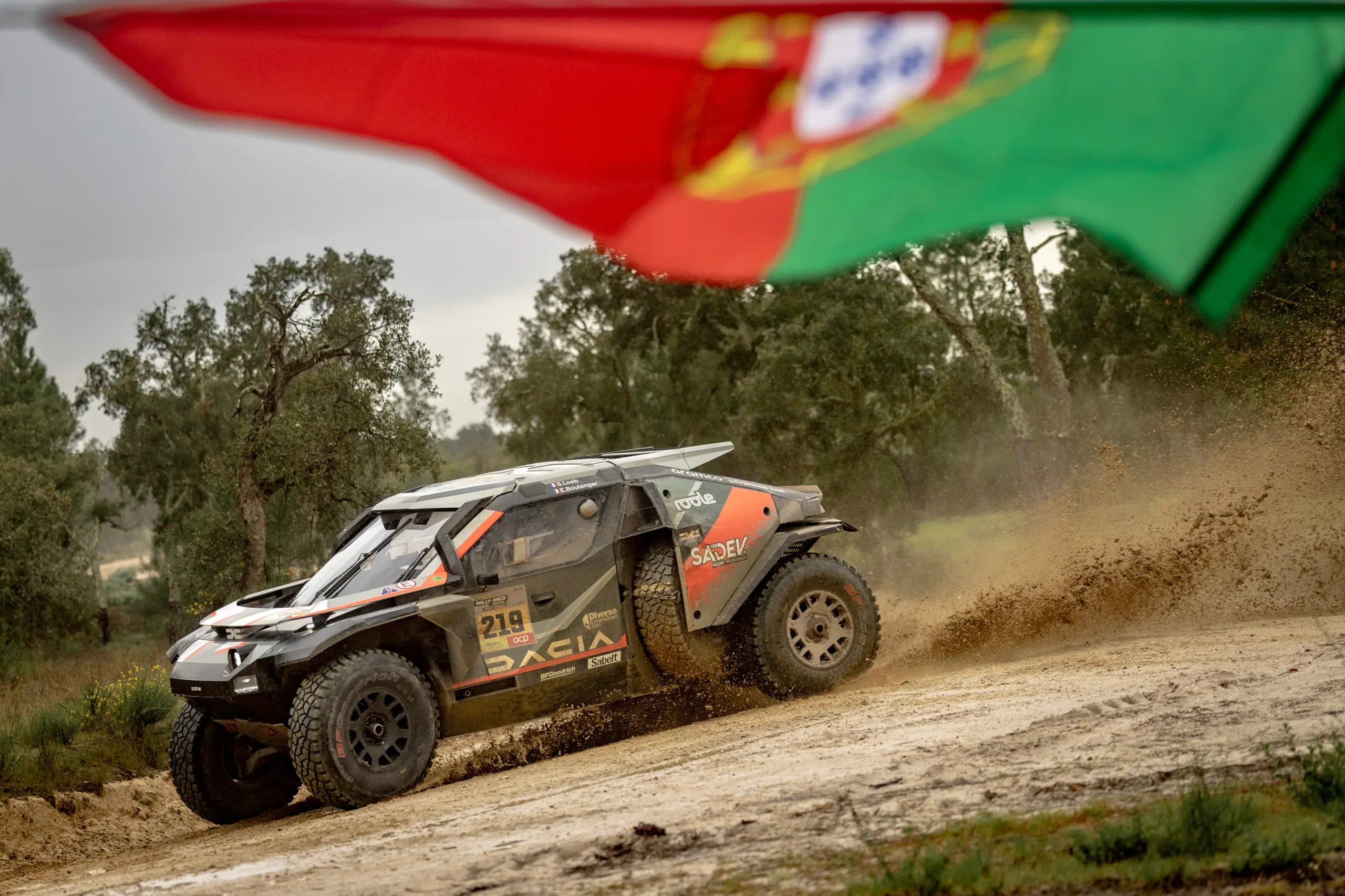Loeb átvette a vezetést Portugáliában, Schareina szoros csata után csökkentette hátrányát