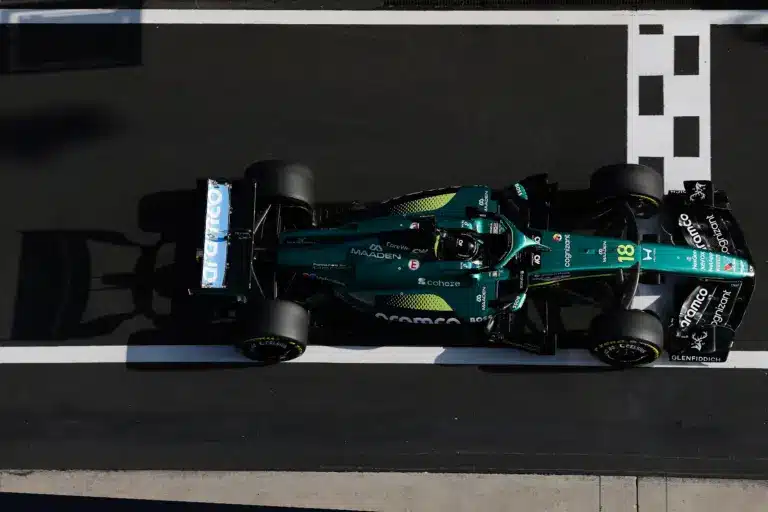 Tatamin alszanak a Honda munkásai, hogy minél több idejük legyen ráncba szedni az F1-es motort