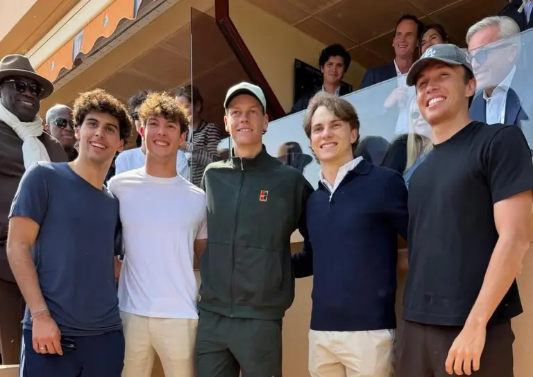 Elmaradt a verseny, de így is egy csomó F1-es pilóta együtt lógott a héten