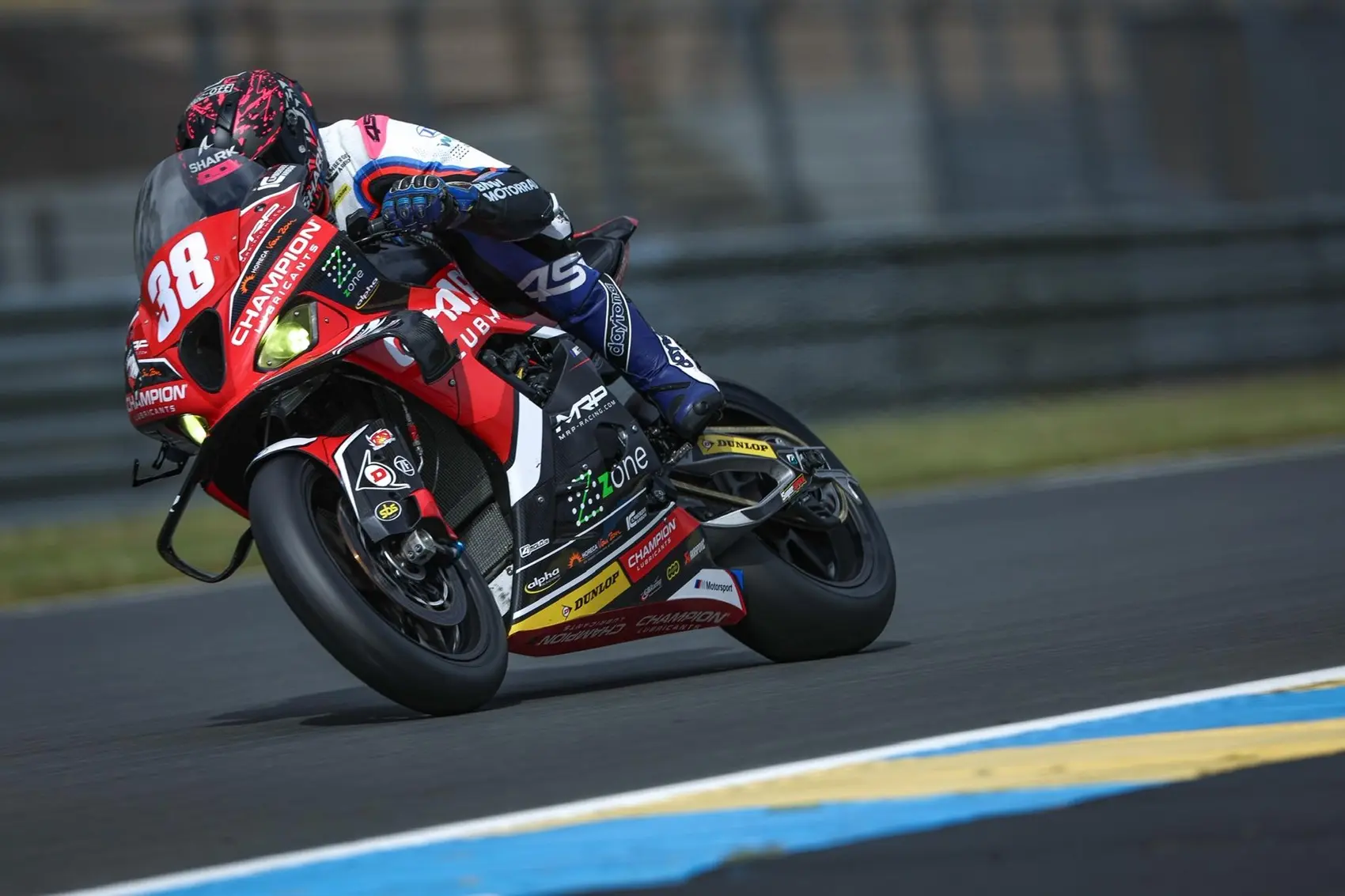 Kiválóan szerepelt a magyar csapat a Le Mans-i 24 órás időmérőjén, de Görbe Somáék gyorsabbak voltak