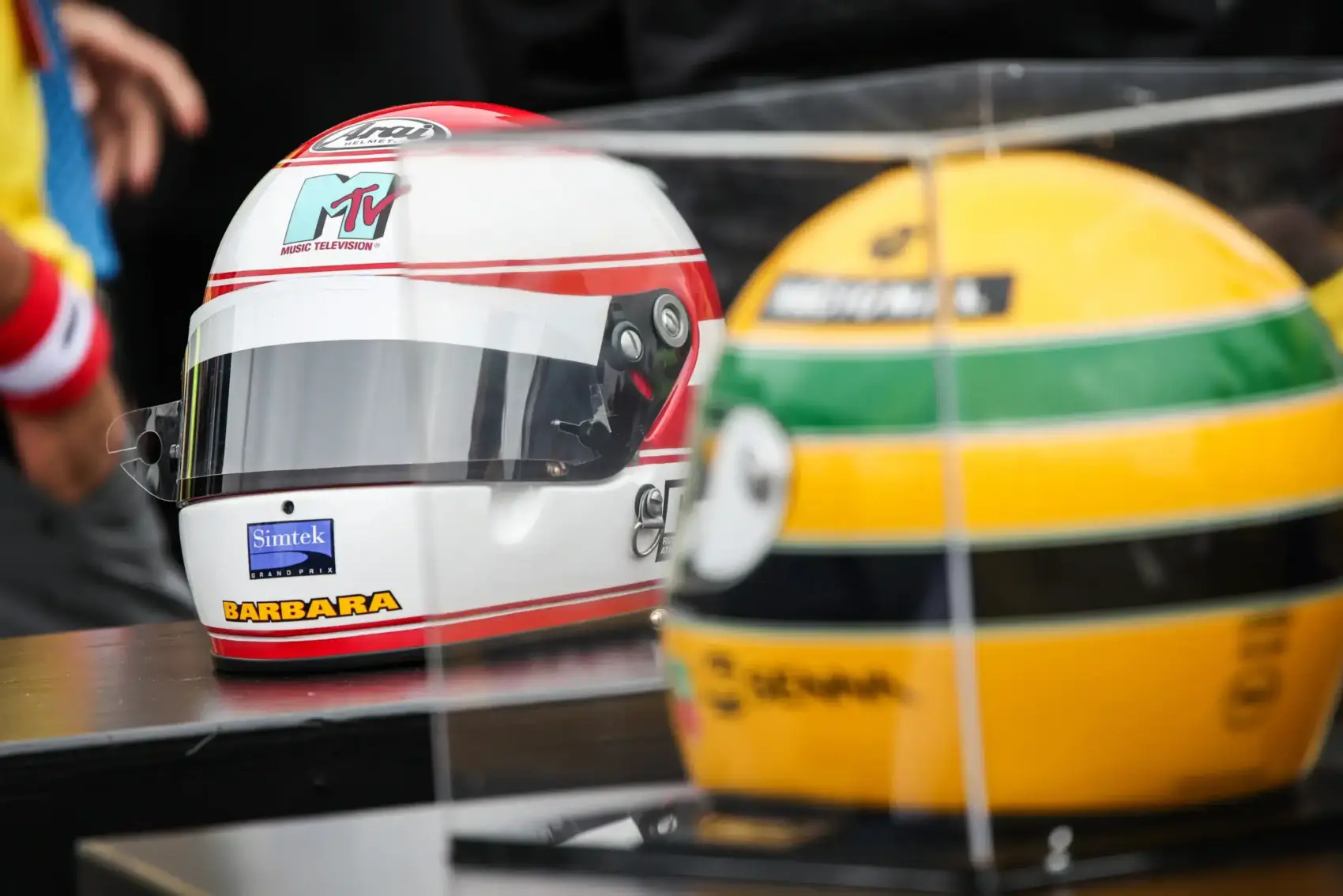 Aki Senna előtt egy nappal halt meg – Roland Ratzenberger pályafutásának és tragédiájának története