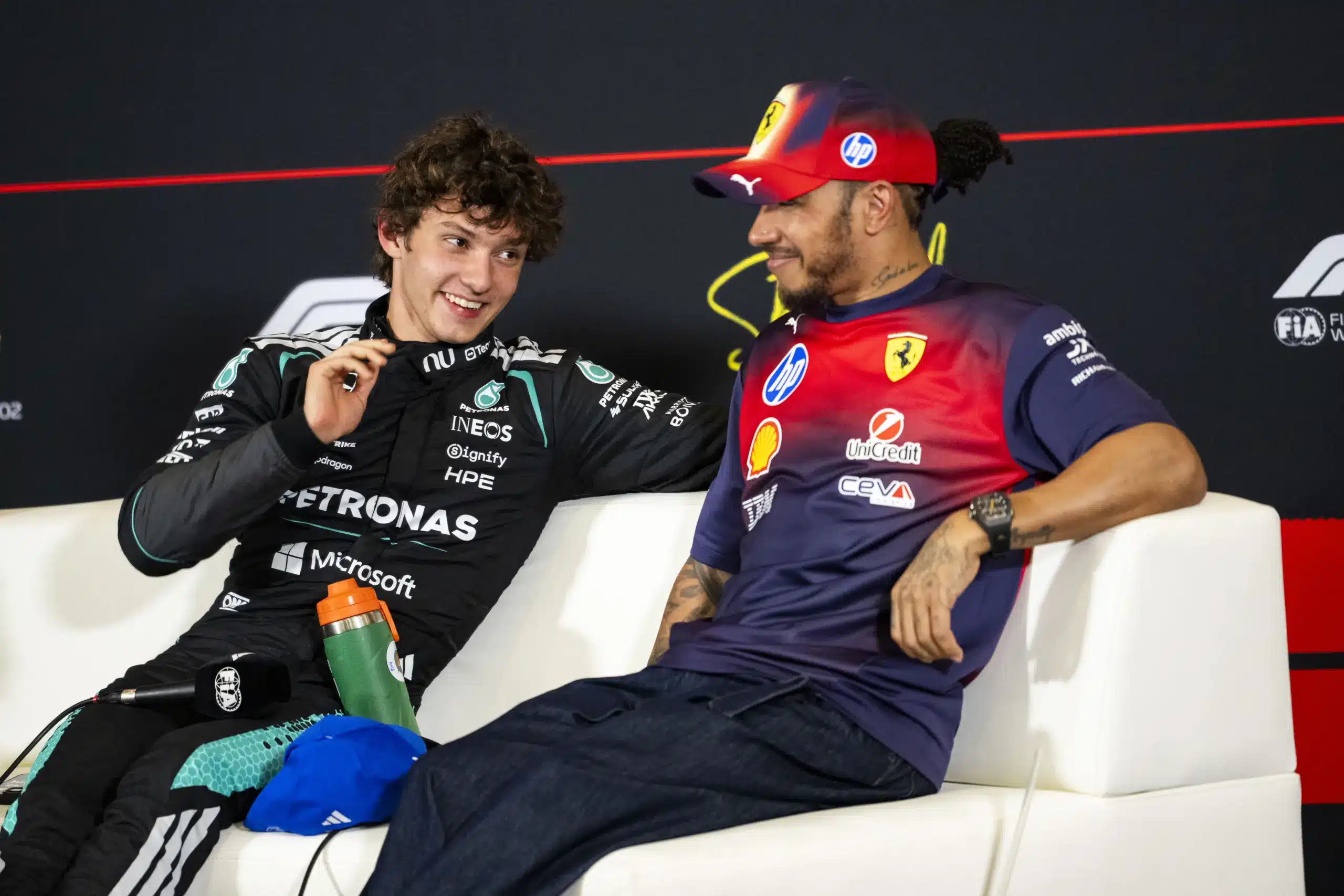 Hamilton és Verstappen bezárták a szeretetszolgálatot Antonelli számára