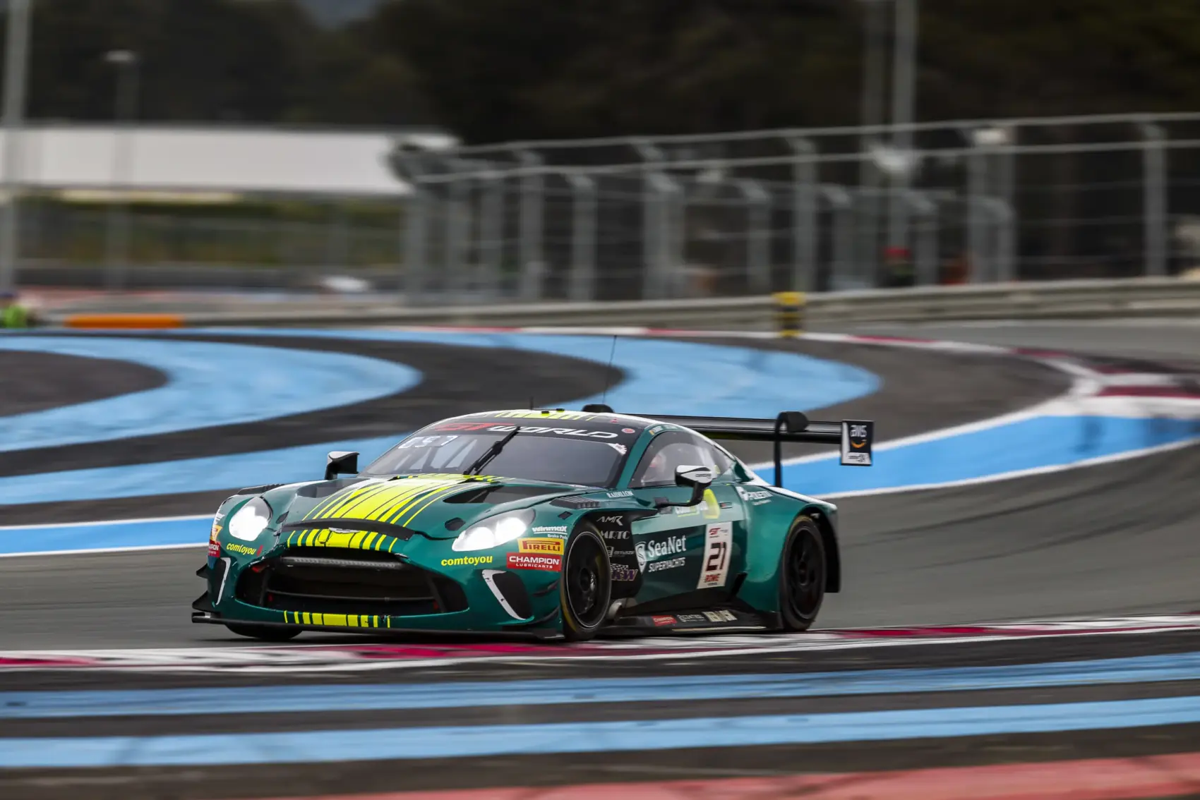 Kategóriát vált az Aston Martin F1-es pilótája