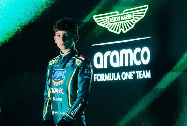 Magyar gokartversenyzőt igazolt az Aston Martin F1-es csapata, Alonso is segíti a munkáját