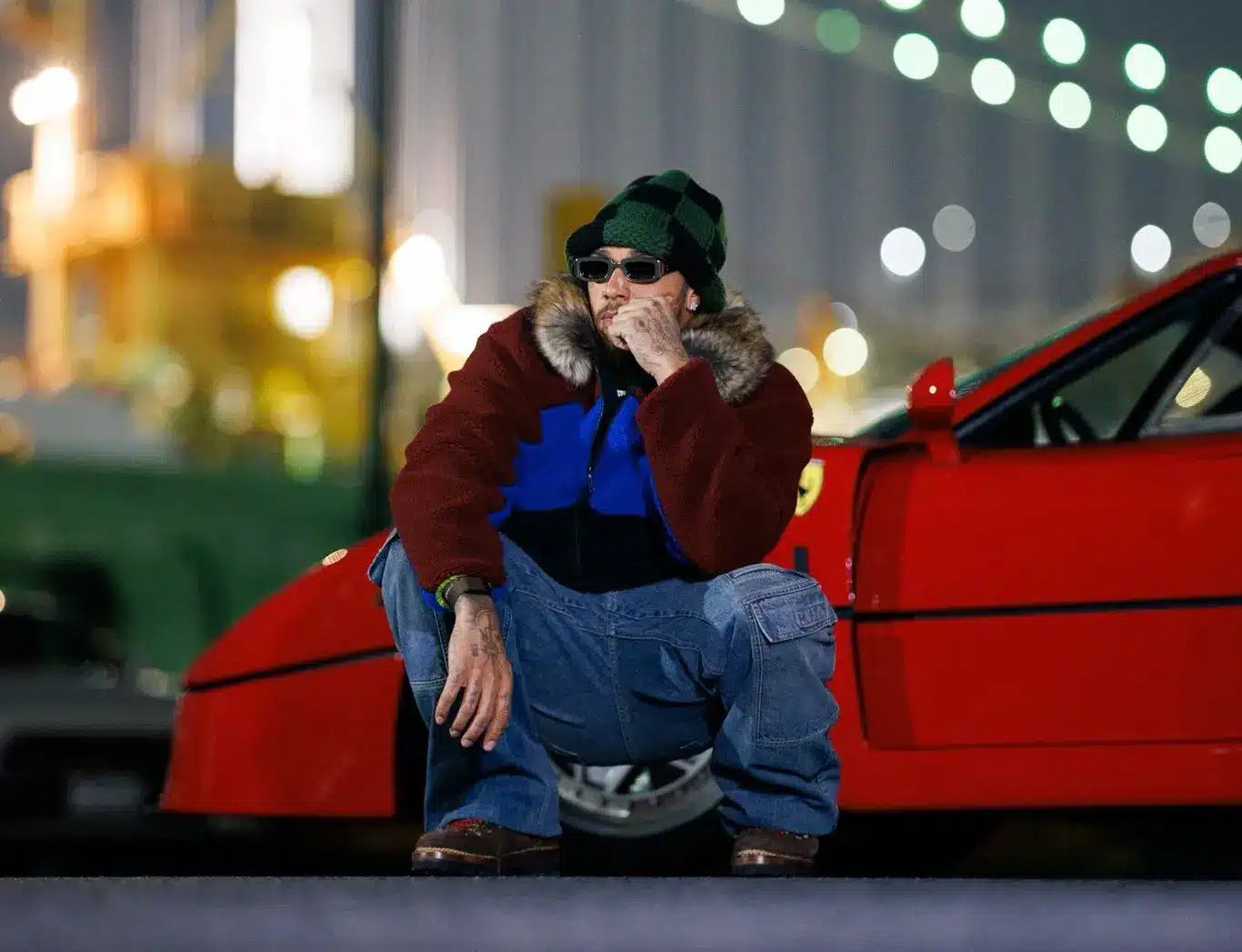 Azt hinnéd, hogy Hamilton videója a Tokyo Drift miatt érdekes, amíg meg nem látod, ki ül mellette