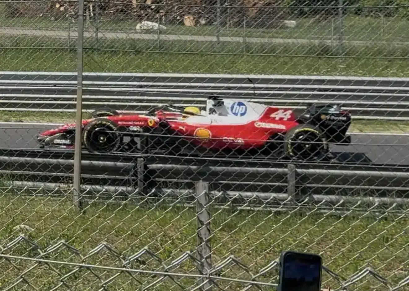 Zárt kapus teszten debütált a megújuló Ferrari és Red Bull (videó, fotó)