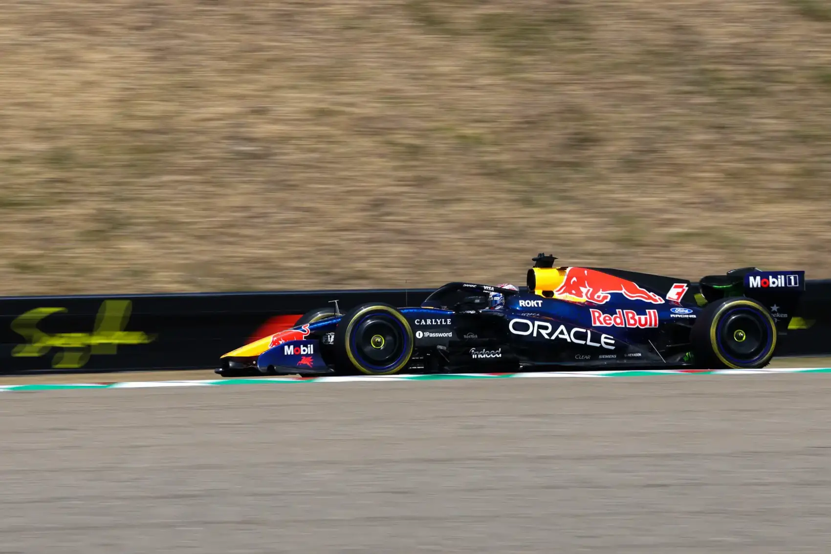 A Red Bull lemásolta a Ferrari egyedi trükkjét, és még csavart is rajta egyet