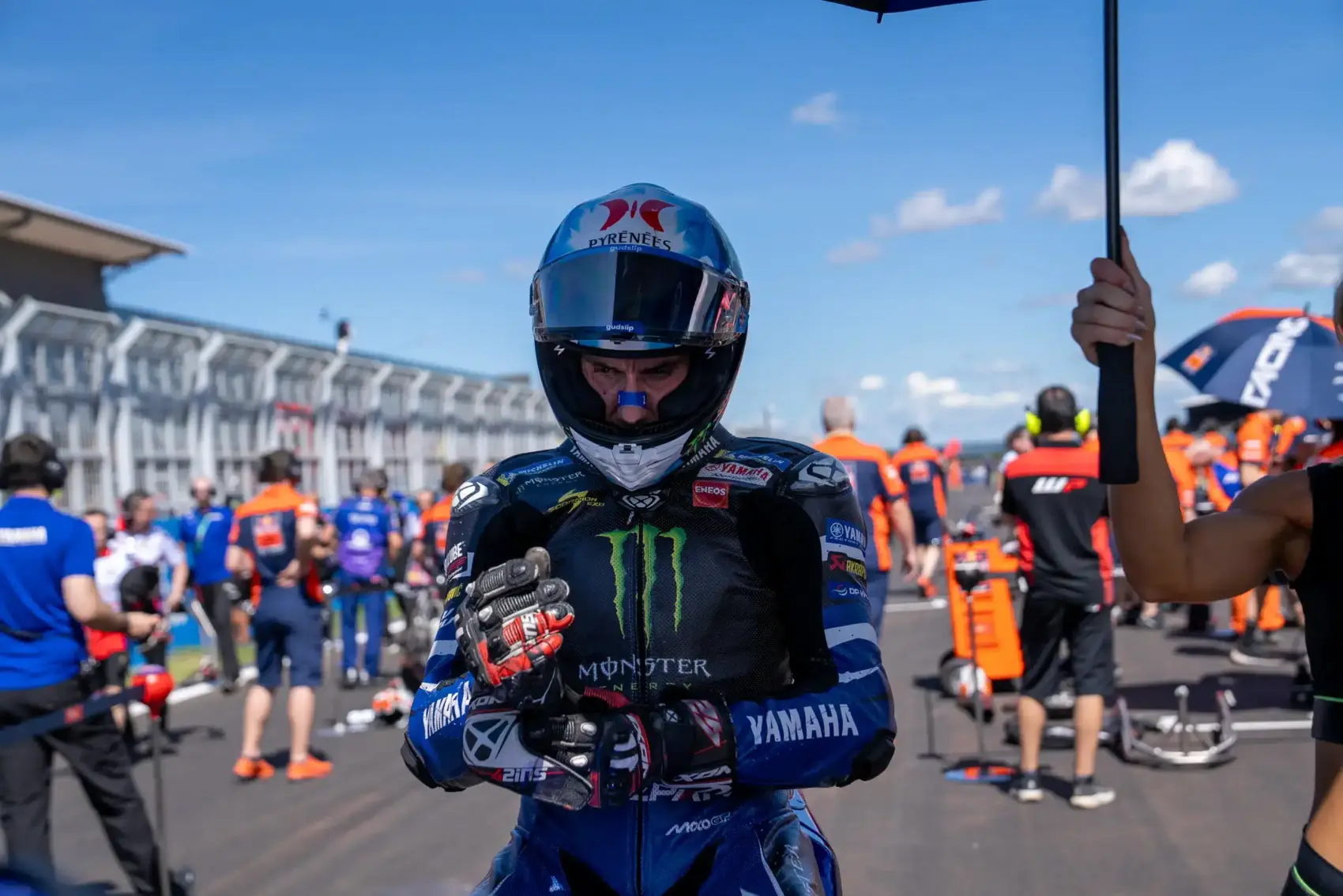 A sajtóból tudta meg a Yamaha hatszoros futamgyőztese, hogy az év végén mennie kell