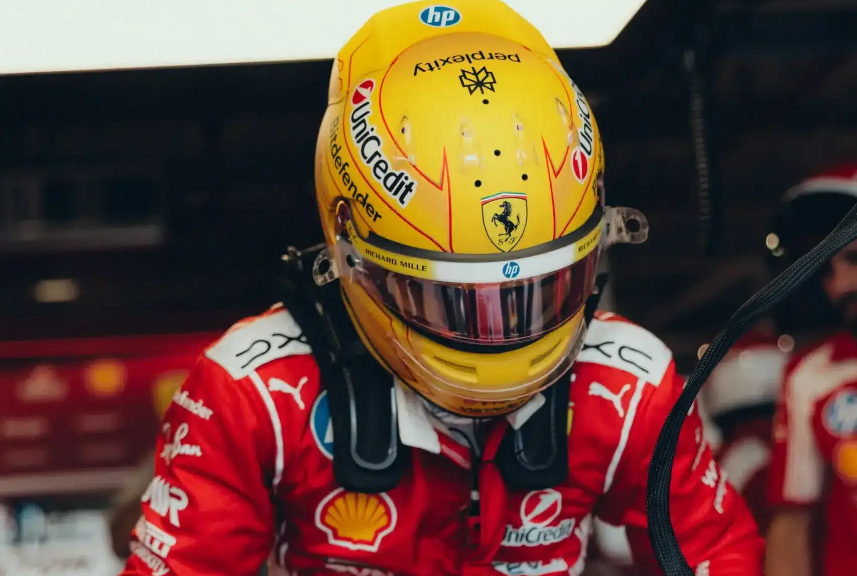 Hamilton 300 km/h-nál mutogatta a középső ujját a Miami Nagydíj alatt