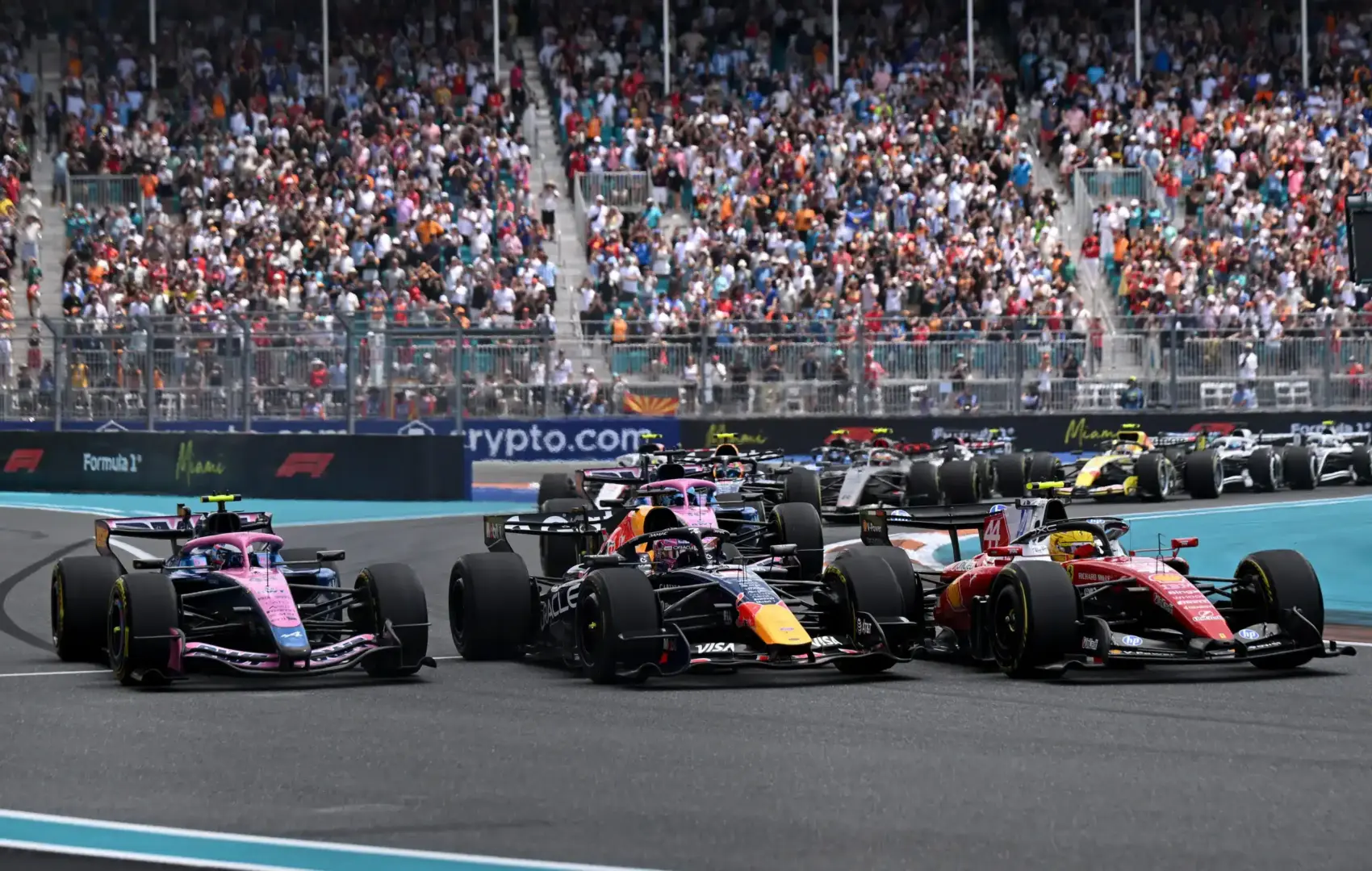 Íme a rajtsorrend a magyar idő szerint 22 helyett 19 órakor rajtoló F1-es Miami Nagydíjra
