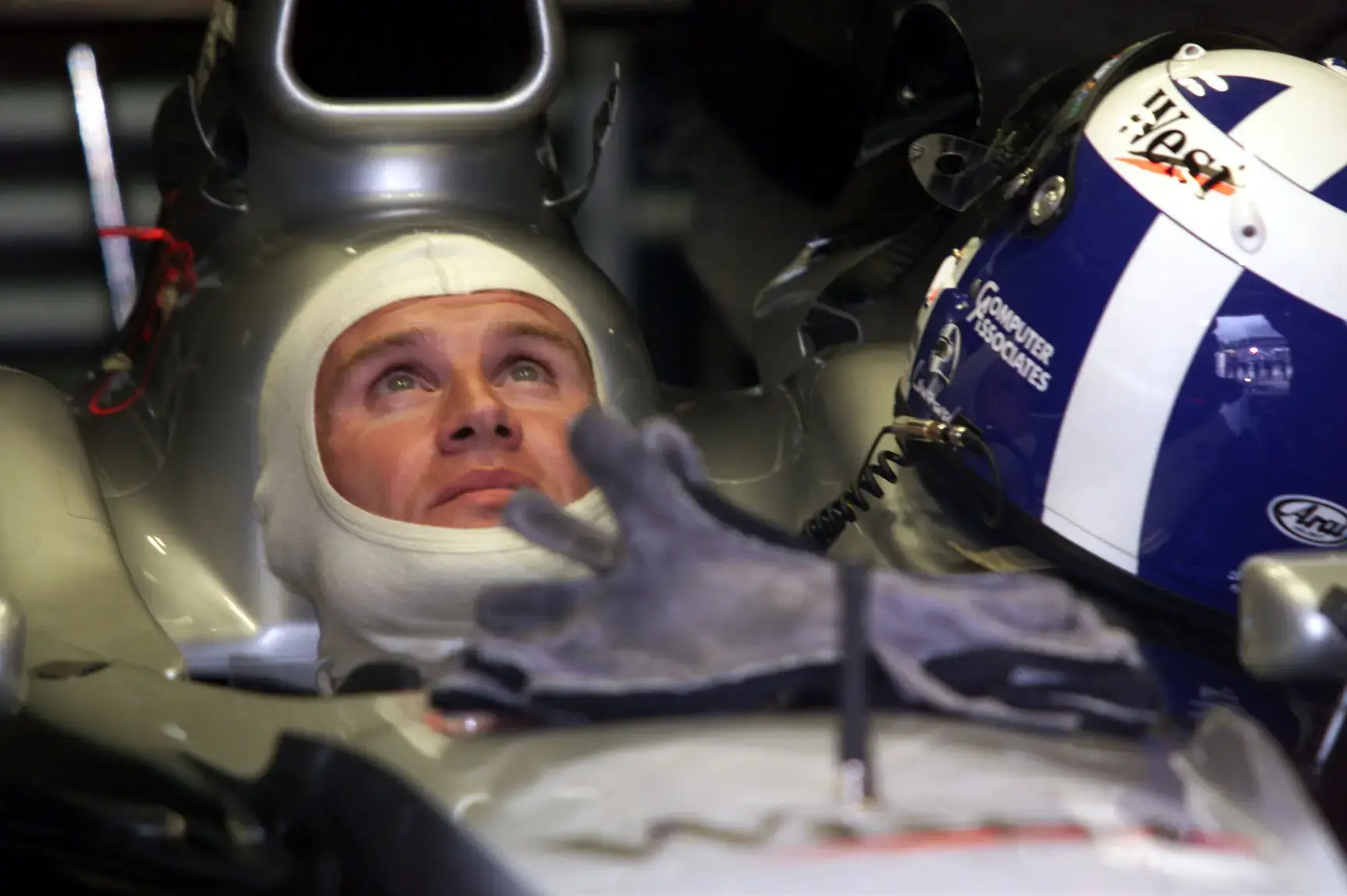 Repülővel csapódott a földnek, a pilóták meghaltak, ő túlélte, három nap múlva pedig már F1-es autót vezetett
