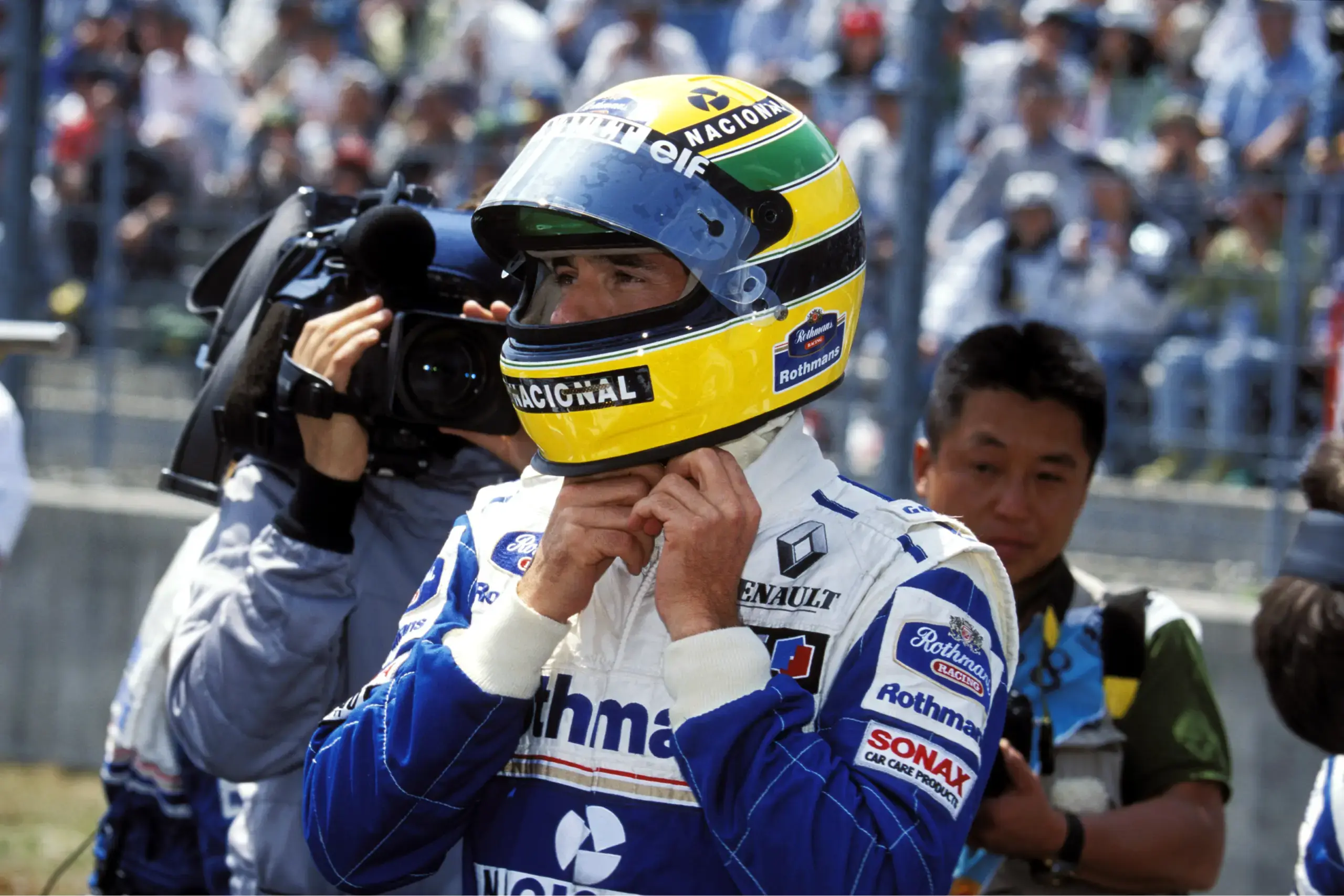 A férfi, aki közelről látta a Senna életéért folytatott reménytelen küzdelmet – 32 éve ment el a legenda