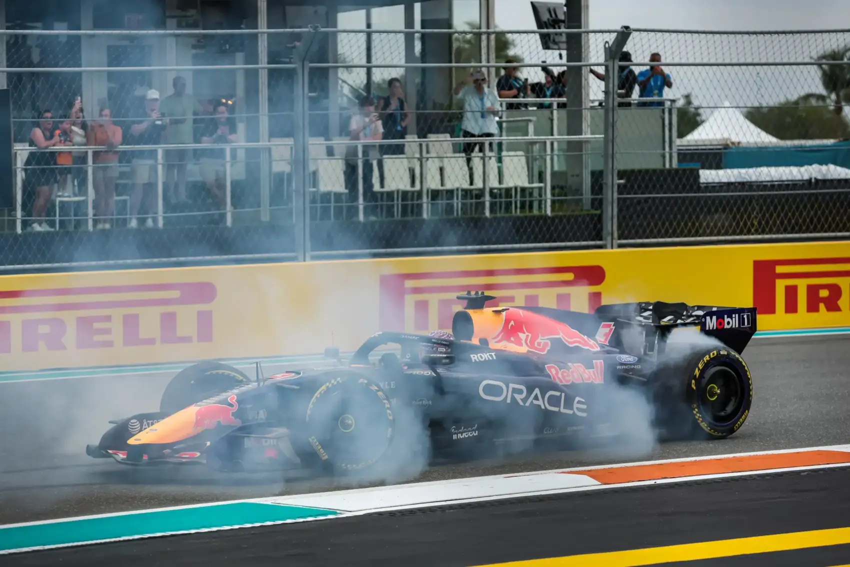 Verstappen elárulta, miért pördült meg a miami futam elején