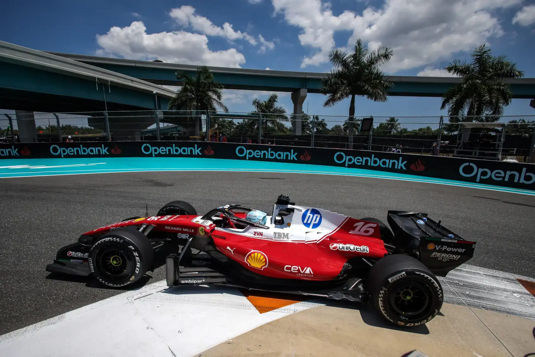 Brutális megújulással és Ferrari-elsőséggel tért vissza az F1 Miamiban