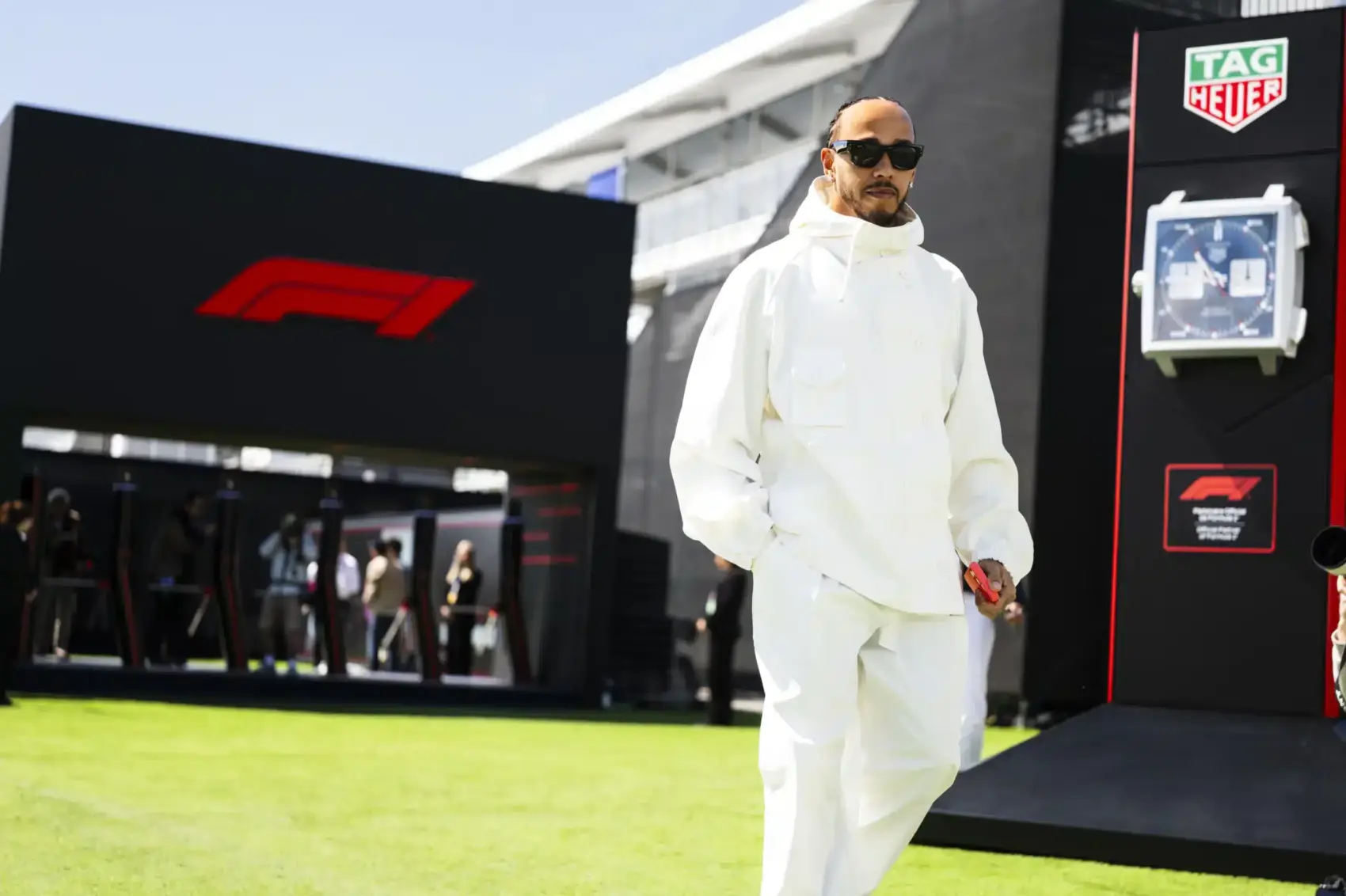 Hiába maradna, a Ferrari Verstappenre cserélné Hamiltont?