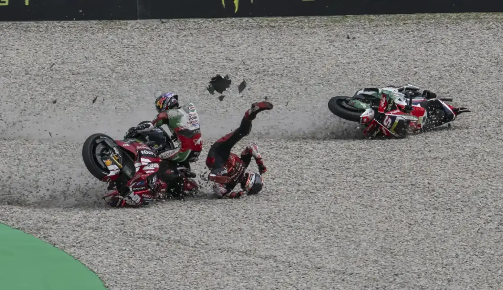 Kiakadt a súlyos sérülést előidéző KTM motorosa: nem lett volna szabad lefutni a Katalán Nagydíjat