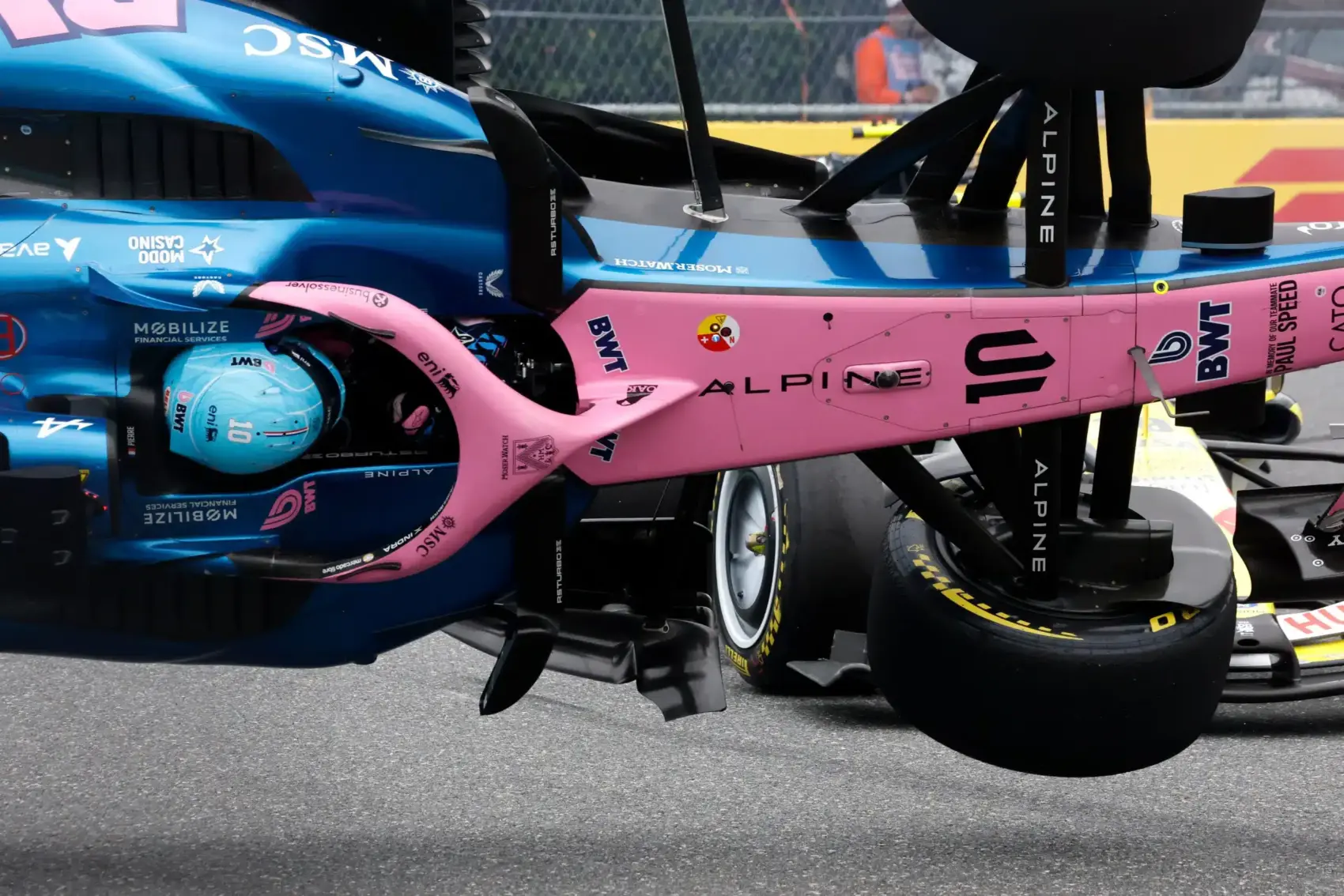 Felboruló autó, összetörő Red Bull, utolsó körös dráma és Antonelli-győzelem a Miami Nagydíjon