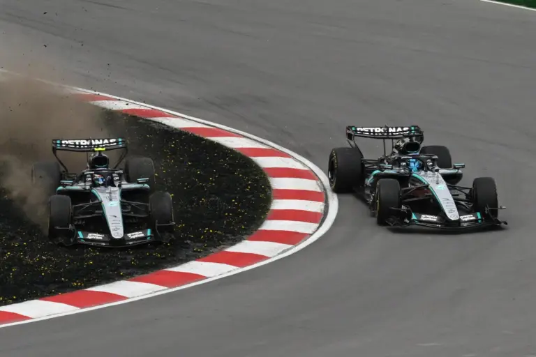 Russell nyert, Antonellit Wolffnak kellett nyugtatnia a Mercedesek csatája után a montreali sprinten