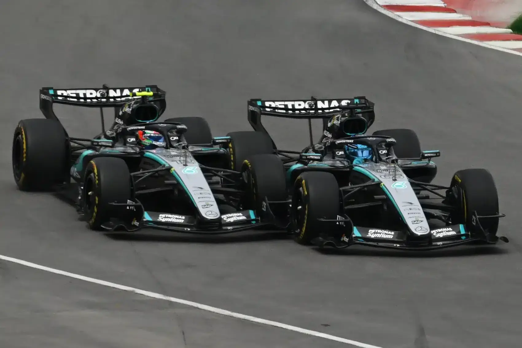 Russell győzelmét hozta a Mercedesek első összecsapása – ez történt a Kanadai Nagydíj sprintfutamán