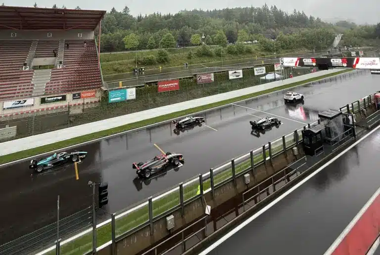 Spa beköszönt Molnár Martinéknak, vihar miatt törölték az első futamot