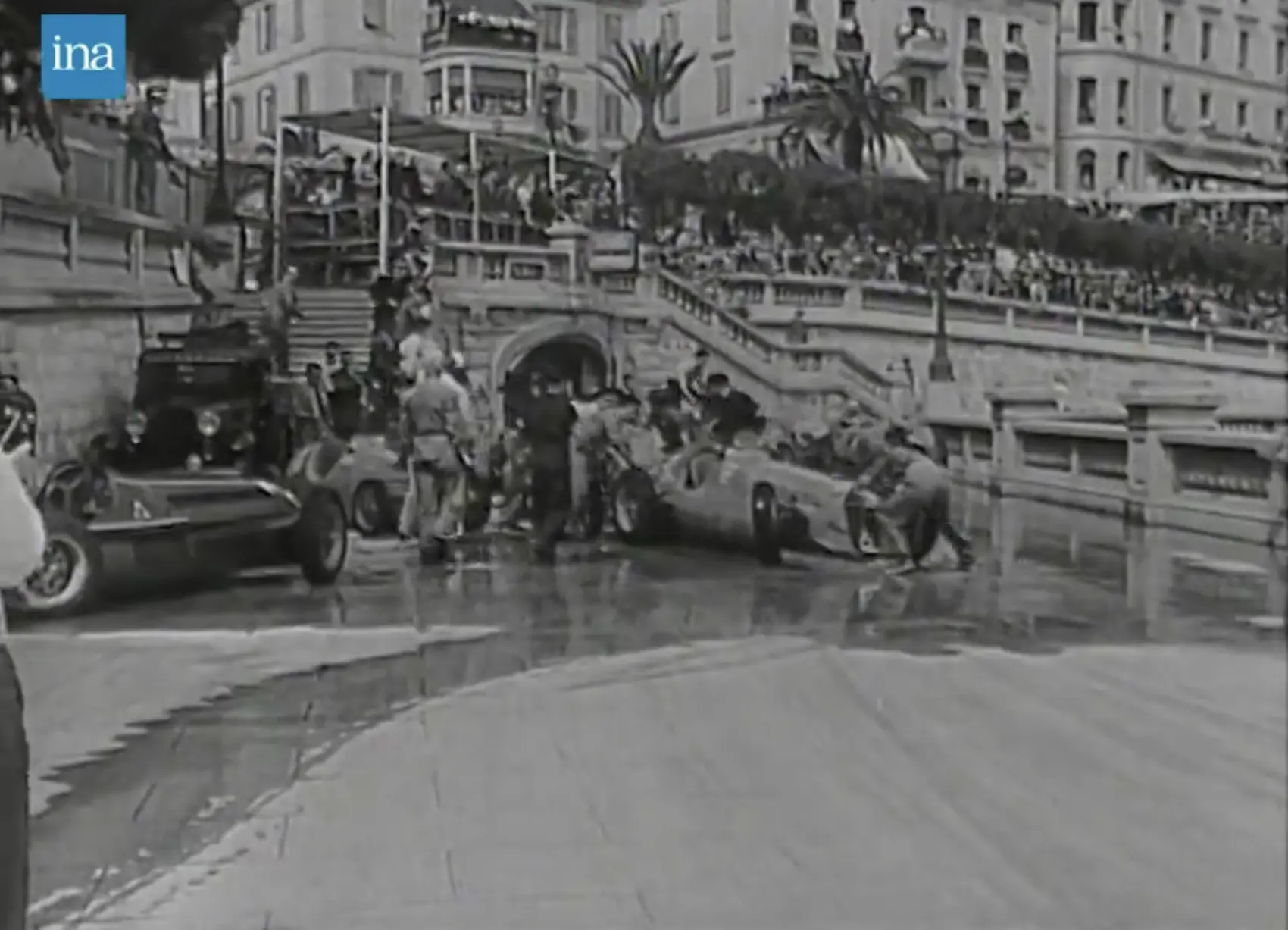 76 éves az F1 első tömegbalesete (videó)