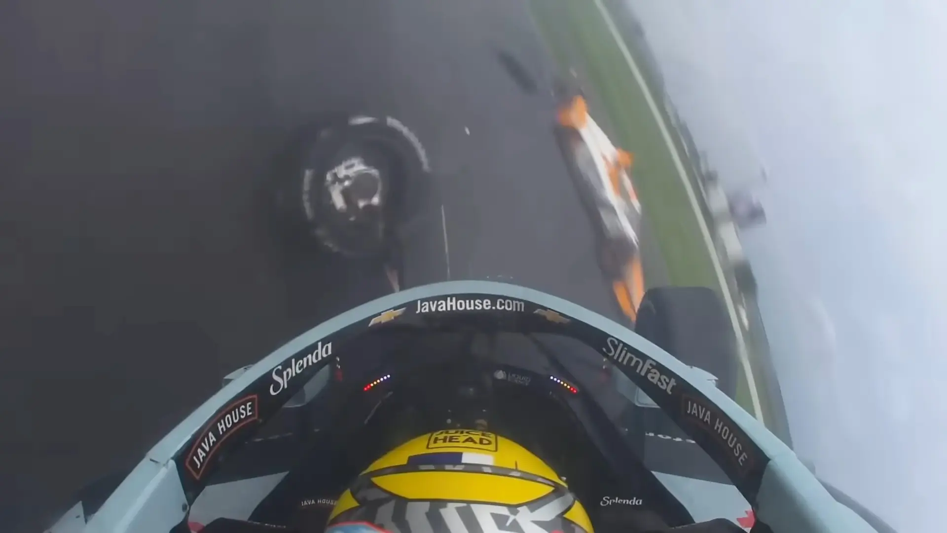 Így néz ki, amikor 320 km/óra felett becsapódik előtted egy versenyautó – dupla műtéten esett át a pilóta