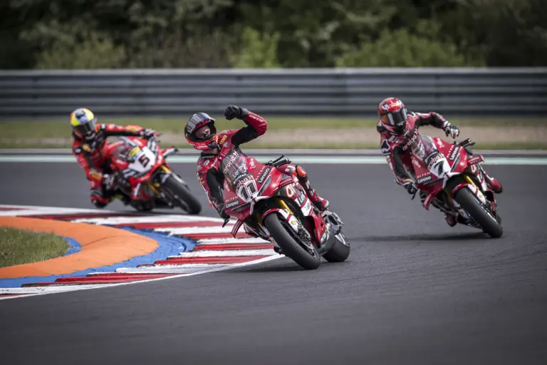 Superbike-vb, Nicolò Bulega, Iker Lecuona, Ducati, Yari Montella, Barni, Most 2026, szombat