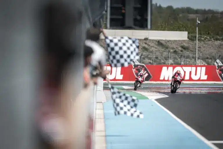 Superbike-vb, Nicolò Bulega, Iker Lecuona Ducati, Balaton Park 2026, vasárnap