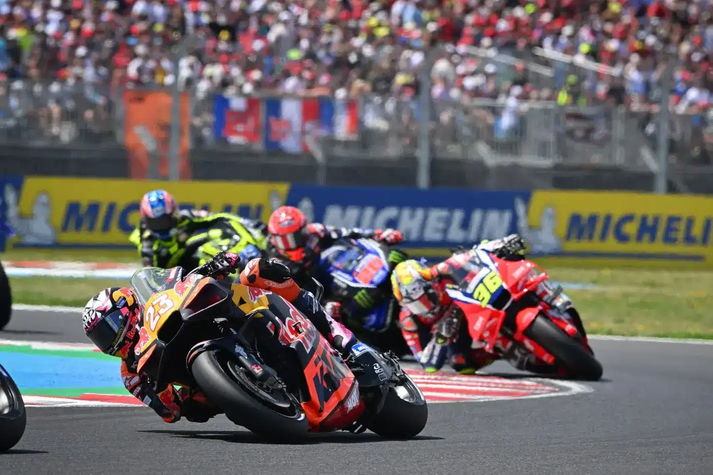 Büntetést érő incidens vezethetett egy későbbi bukáshoz a MotoGP Magyar Nagydíján