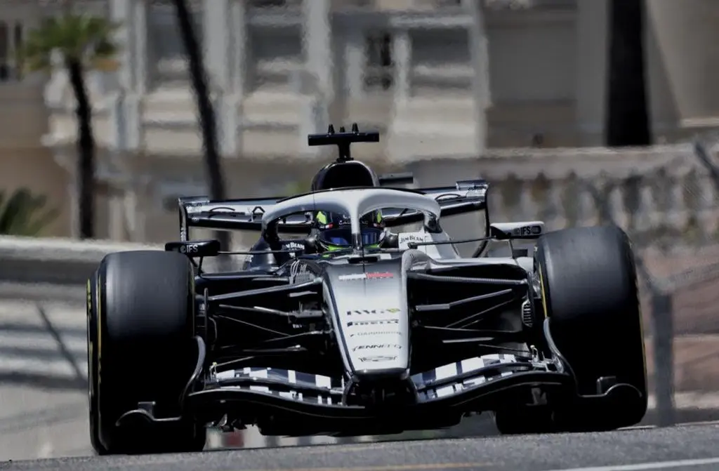 Órákkal a leintés után jött egy újabb büntetés, és ennek Alonso örülhet