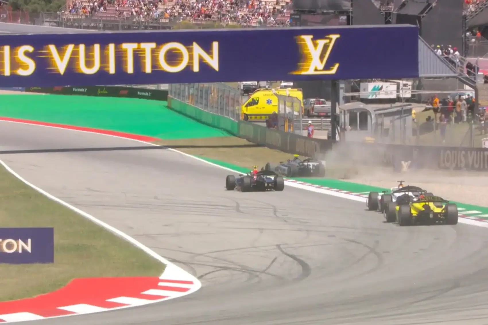 Drámai módon bukta el első dobogóját az F1-gyel szemező újonc, összecsaptak a bajnokesélyesek