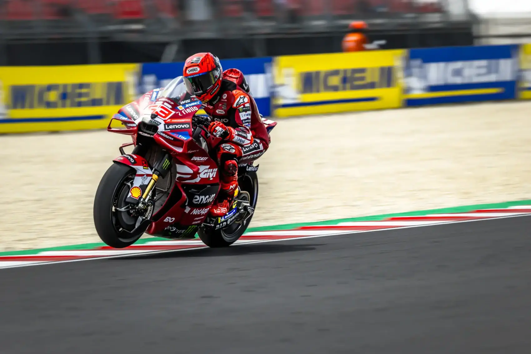 Marc Márquez bukás után happolta el a pole-t Acosta elől a Magyar Nagydíj időmérőjén
