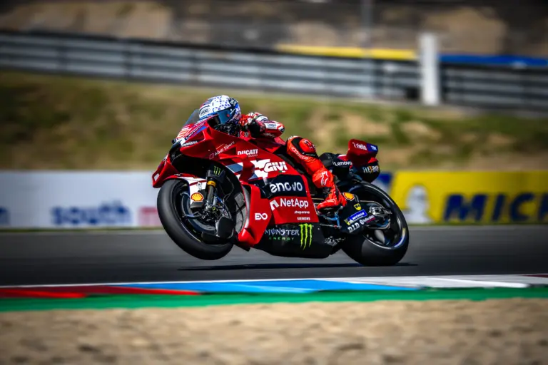 Bagnaia a végére elfogyott, Ogura hajrája nem volt elég az újabb futamot nyerő Marc Márquez ellen