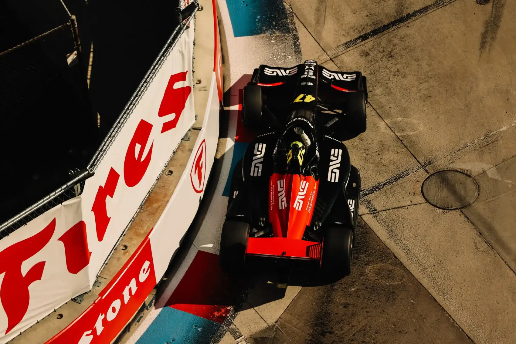 Mick Schumacher dobogóról tette a falba autóját, Palou újabb győzelmet aratott Detroitban