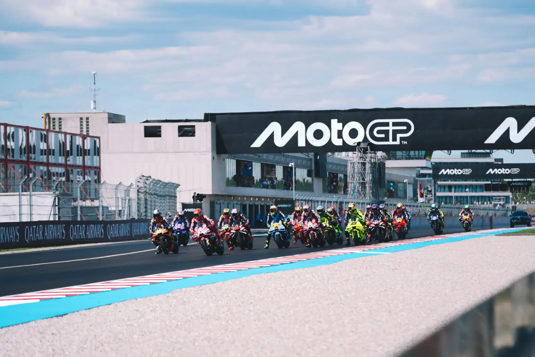 Marc Márqueztől a nagy visszatérőig – íme a MotoGP Magyar Nagydíjának rajtrácsa
