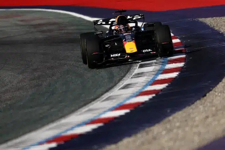 Verstappen bemutatott Russellnek a Red Bull Ringen