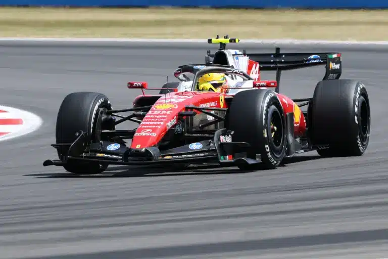 Forma-1, Lewis Hamilton, Ferrari, Brit Nagydíj 2026, péntek